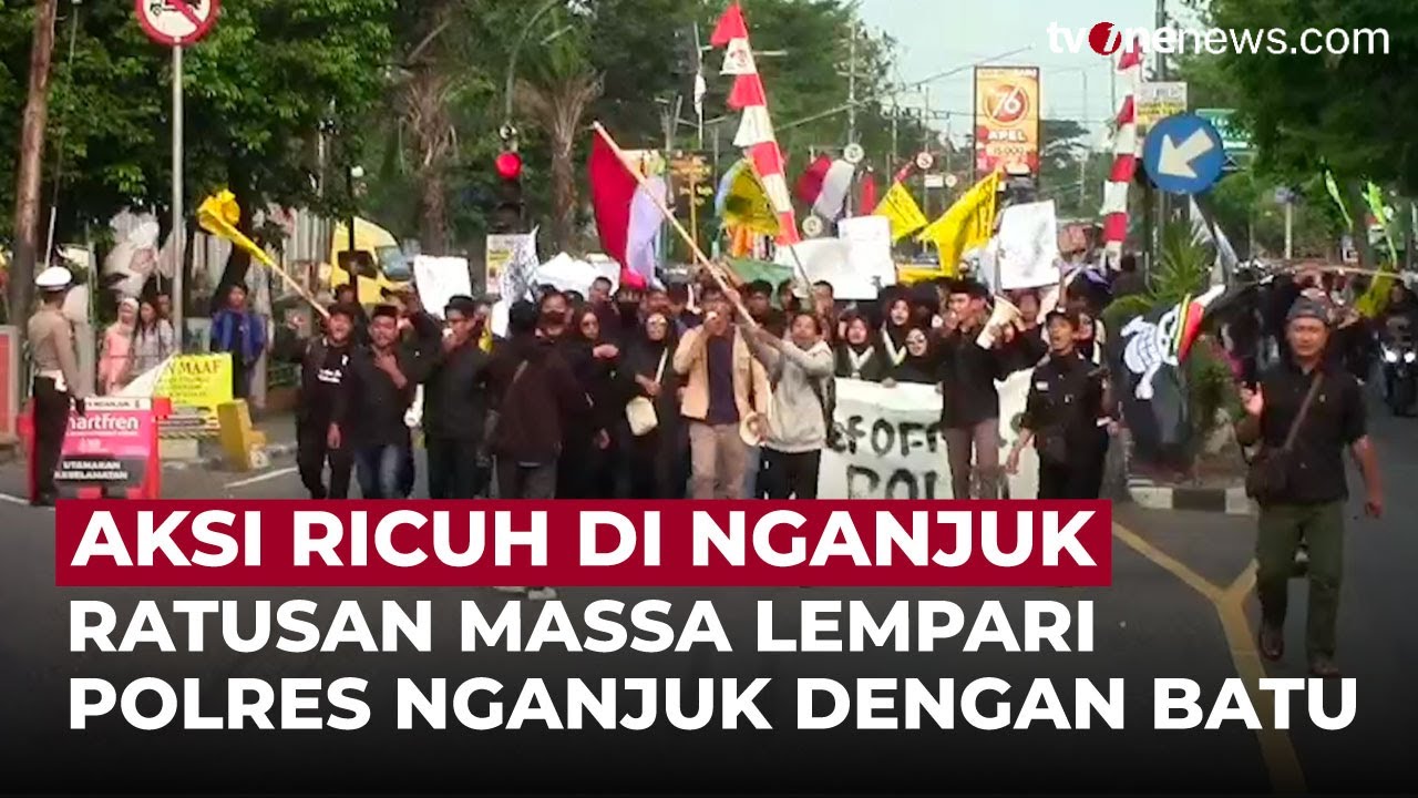 Demonstrasi Ricuh! Ratusan Massa Lempari Polres Nganjuk dengan Batu | OneNews Update