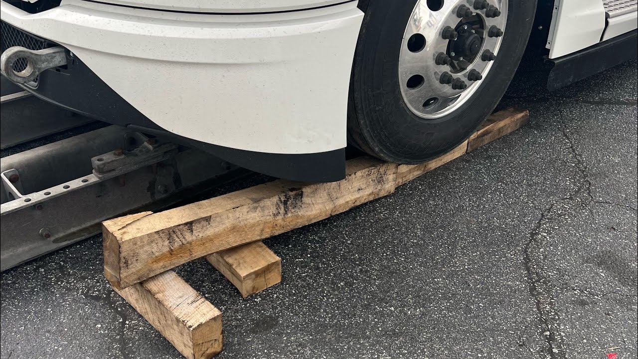 Kenworth slipper load to Wisconsin… how to undeck the paccar zwing/slipper load.