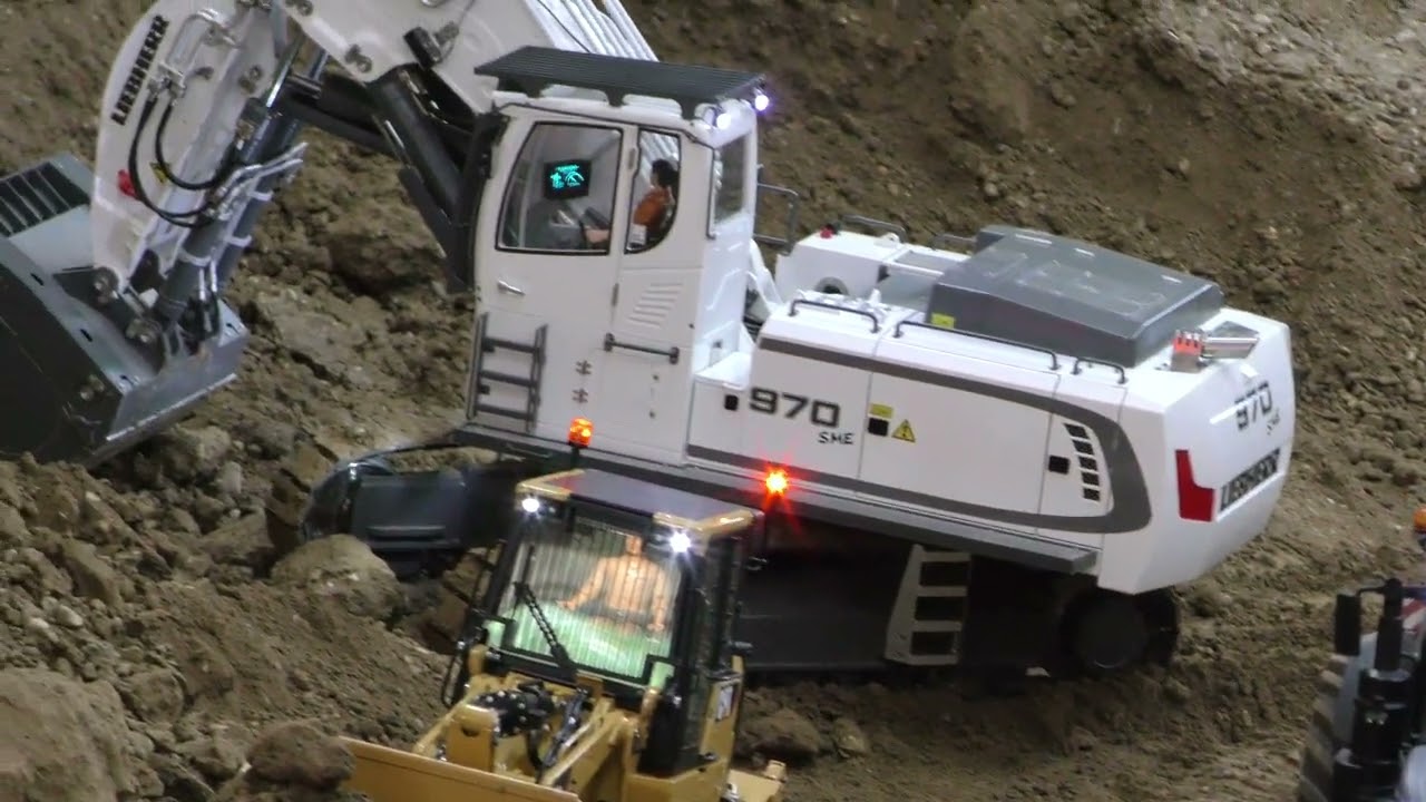 Liebherr 970 SME front shovel loading trucks