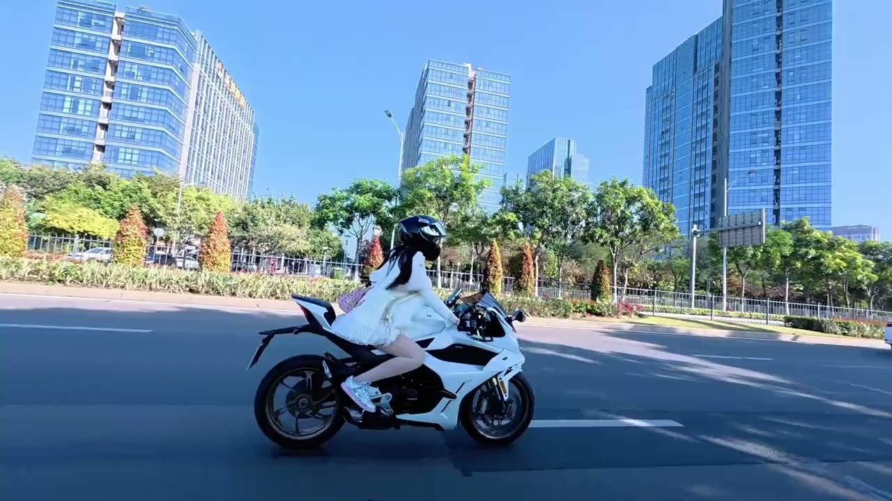 Watch So MengMeng's Eye-Catching Ride! FemaleRider 450YearsSRS