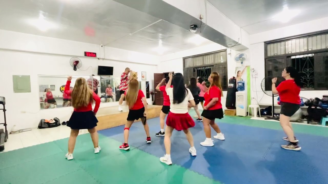 Red wednesday vibes💃❤️ #viral #dance #dancetrend #youtube #zumba #trending c