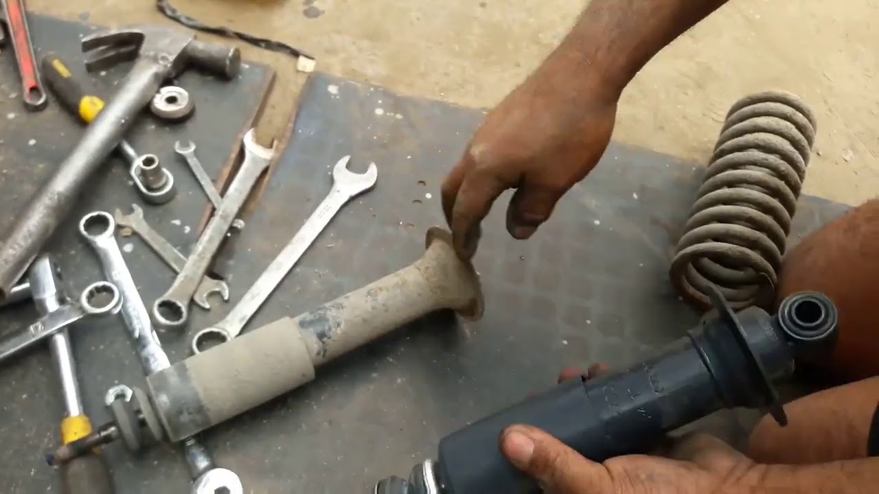 CAMBIO DE AMORTIGUADOR POSTERIOR DE UNA MOTO BAJAJ CROM