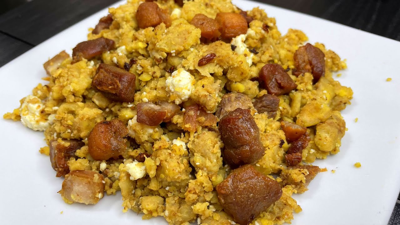Majado de Plátano Verde con Chicharrón y Queso