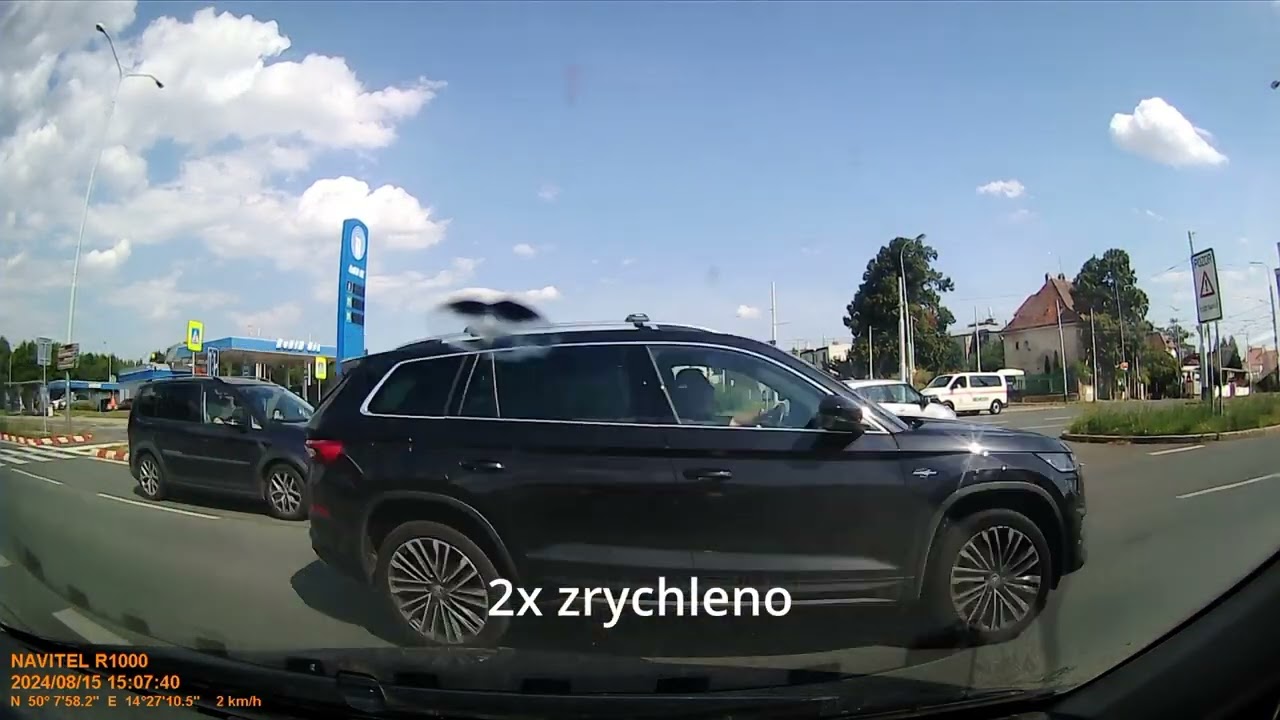 Cyklista v protisměru,vlající hadry za autem,zákaz není zeď,domečky na cestách,Dashcam 20