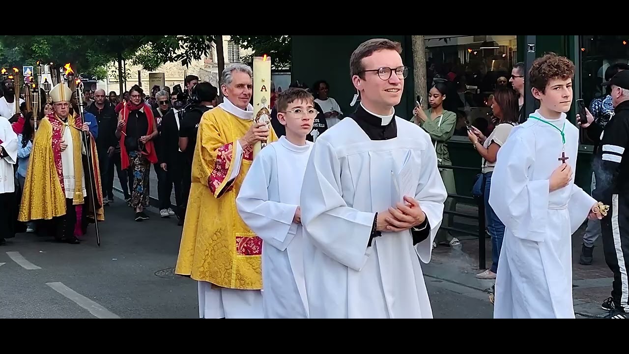 2025 05 10 procession aux flambeaux à Argenteuil