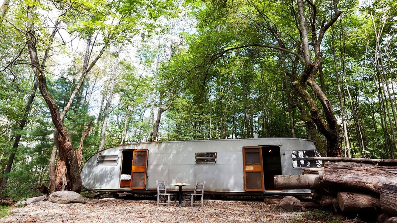 This Trailer May Have A Dilapidated Exterior, But The Inside Is A Real Retro Haven