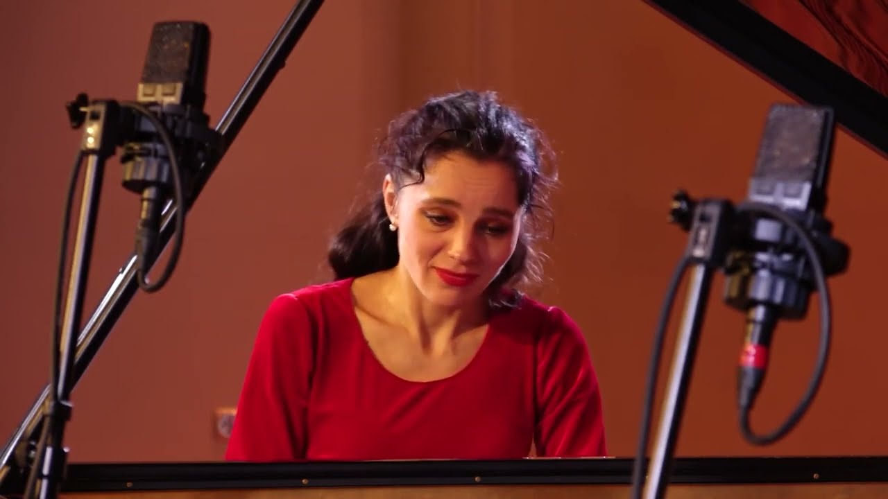 Selga Mence: Saules halo / Halo of the Sun  - Diāna Zandberga (piano)