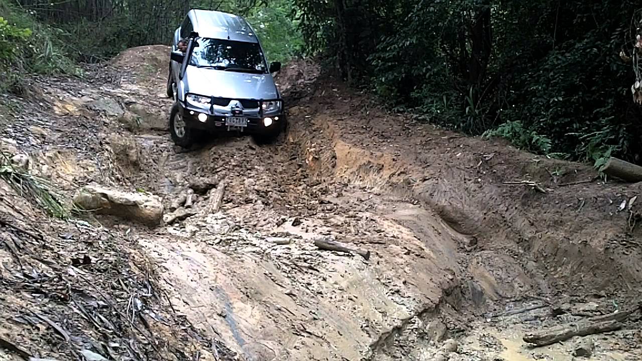 Mitsubishi Challenger (Pajero Sport) off road - s
