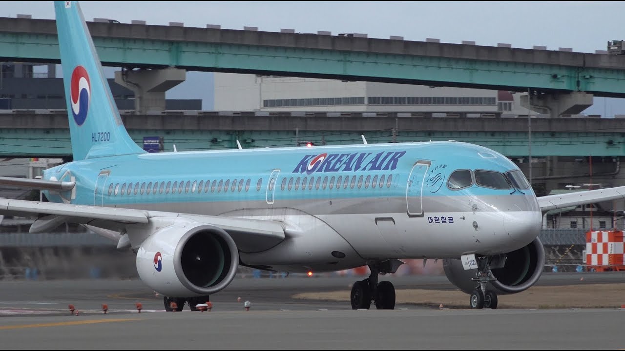 Korean Air Airbus A220-300(CS300) HL7200 Landing and Takeoff [FUK/RJFF]