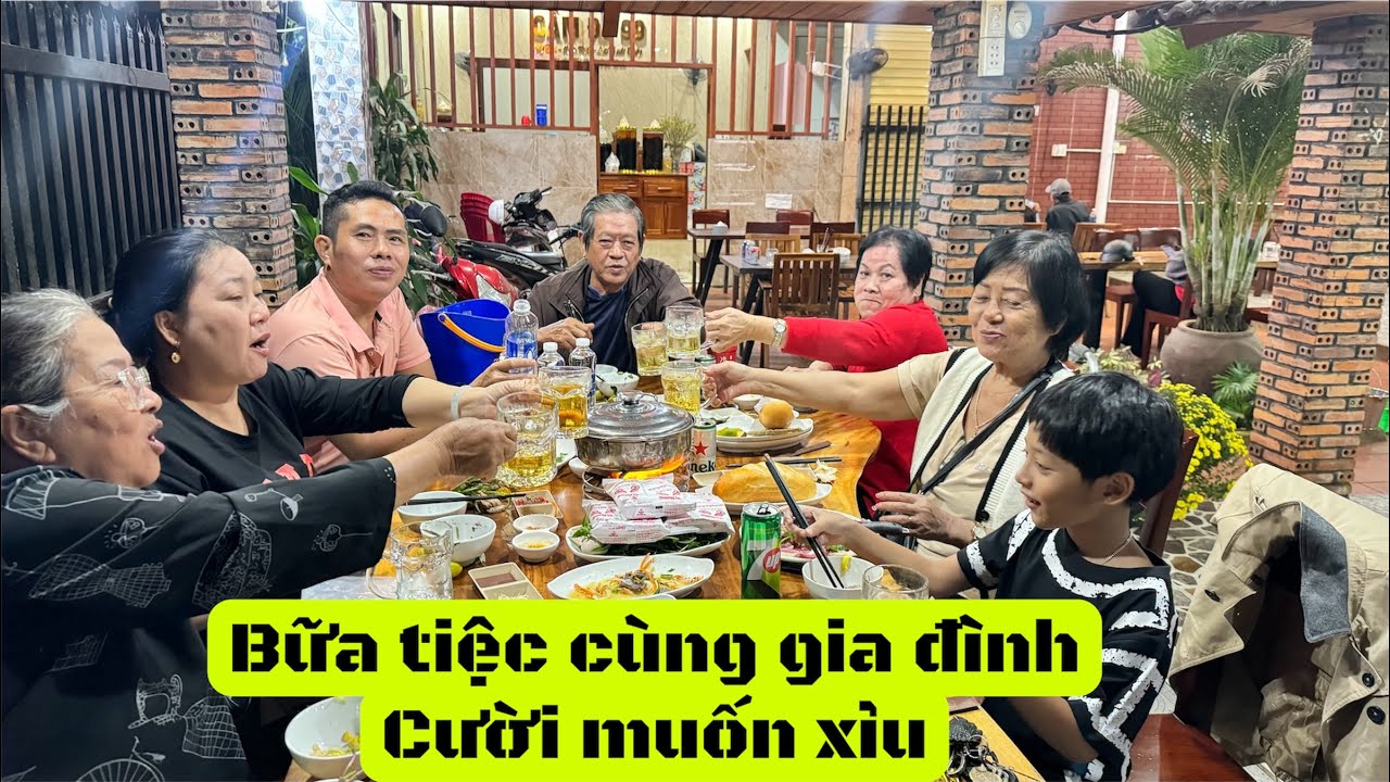 Đi ăn với gia đình mà Cười bể bụng với chị tư nhà ta / chia sẻ cuộc sống đời thường ! 