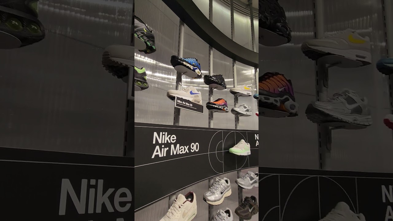 Wewnątrz sklepu Nike w Landmark 81 w Sajgonie w Wietnamie