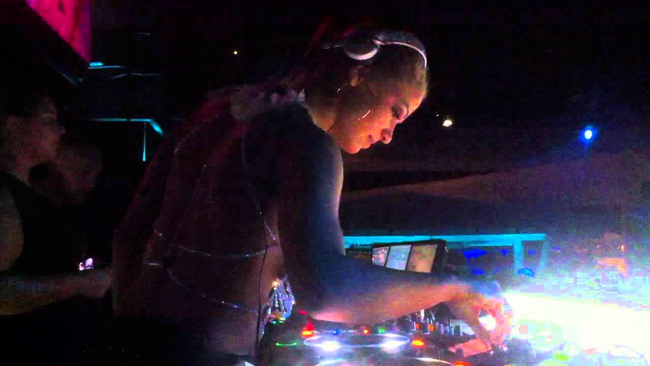 Niki Belucci Live @ Aquarius Club Zrce 11.08.2011