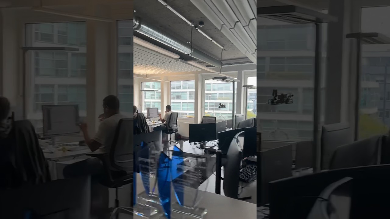 Flying in a office✈️🇨🇭 #videography #videomarketing #filmmaking #drone #fpv