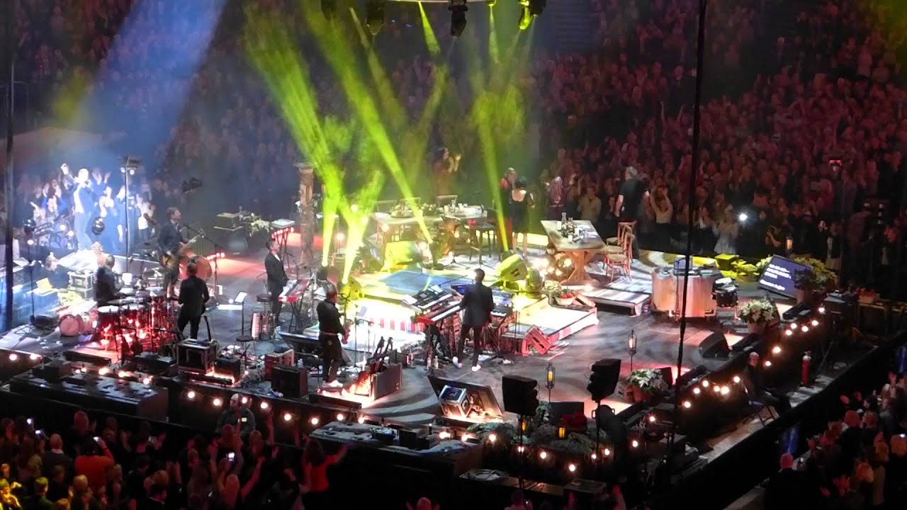 Elastinen - Naurava kulkuri, Hartwall Arena live
