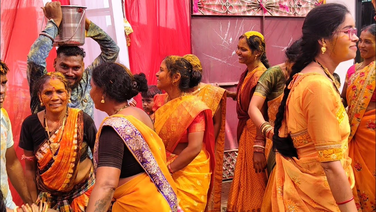 ଏ କ୍ୟାମେରା ଵାଲା ଫୋଟୋ ଗୋଟେ ଉଠେଇ ଦେ, ତପନୀଳାଞ୍ଚଳ 