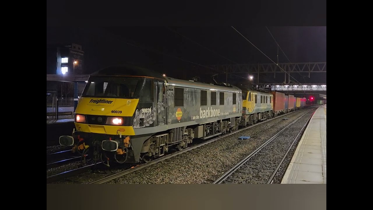 90039 & 90042 - 4S88 Felixstowe North FLT to Coatbridge FLT - held at Stafford by the downfast red 