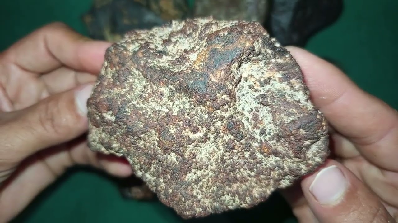 👋✨#stone#meteorite#black diamond#quartz#agate#ruby#jade#emerald#obsidian⛰️🏔️🕳️🌙💫✨