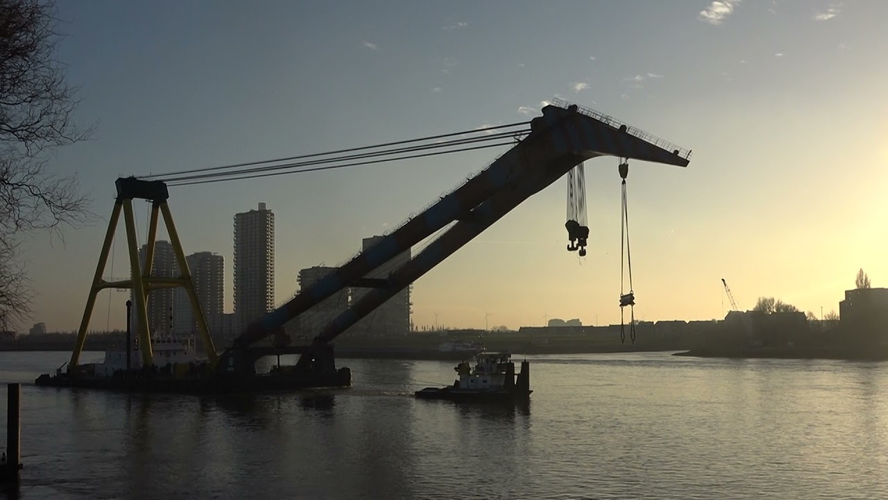 HEBO - LIFT 9   (900 Ton Sheerleg Crane)