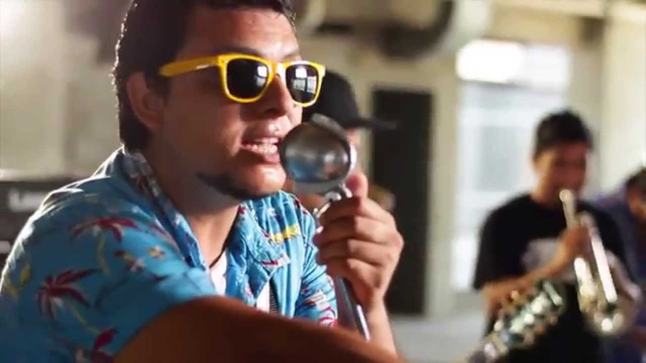 Armada de Juguete - Ella me gusta (Video Oficial)
