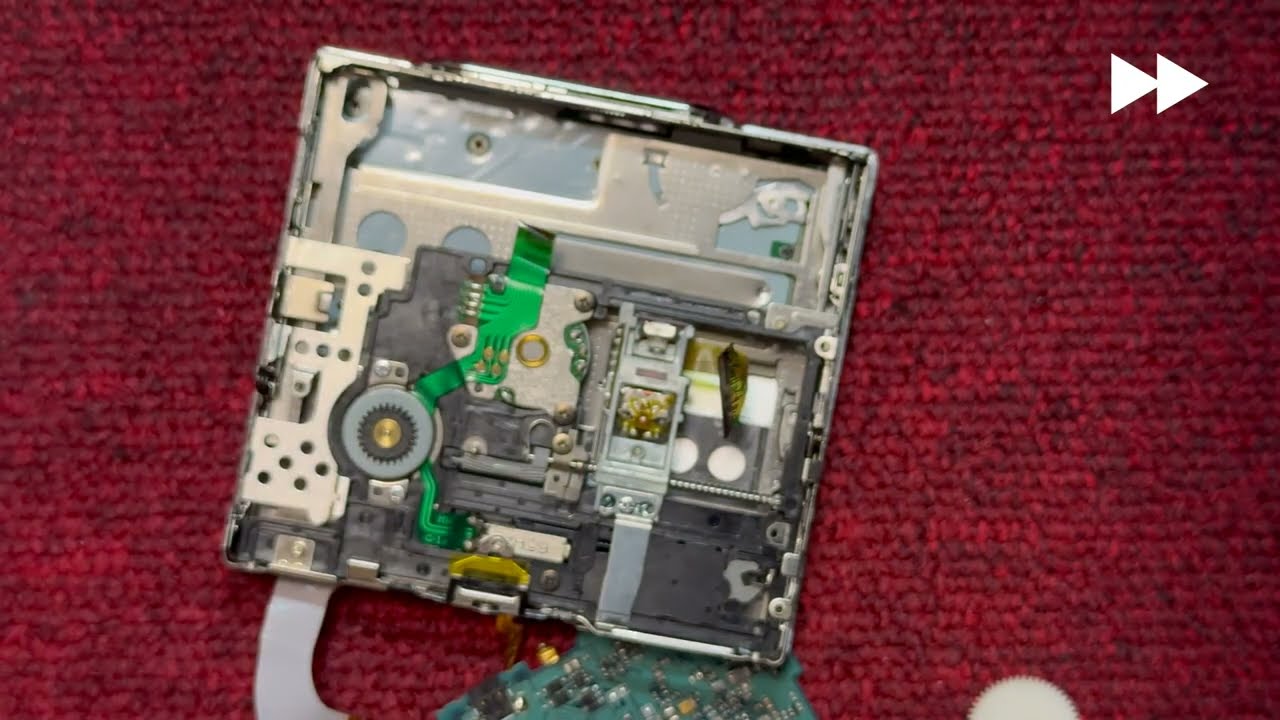 Repairing a Sony portable MiniDisc recorder MZ-N920 with servo issues.