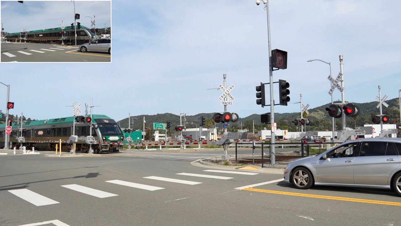 SMART 113 Commuter Train South | Francisco Blvd. W Railroad Crossing, San Rafael CA