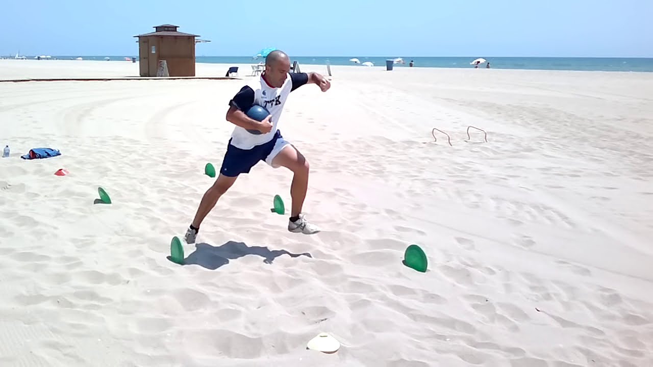 Entrenamiento deportivo: resistencia muscular en playa