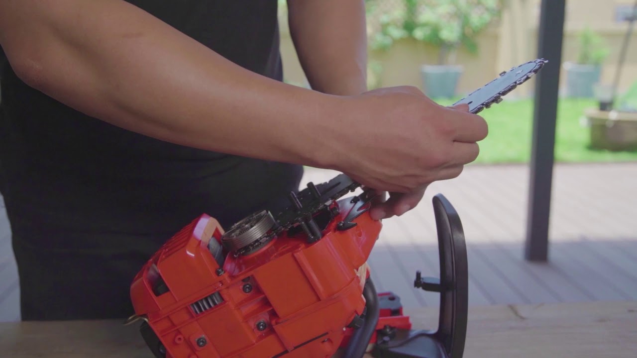 25cc chain saw assembly start   viedo uwingarden