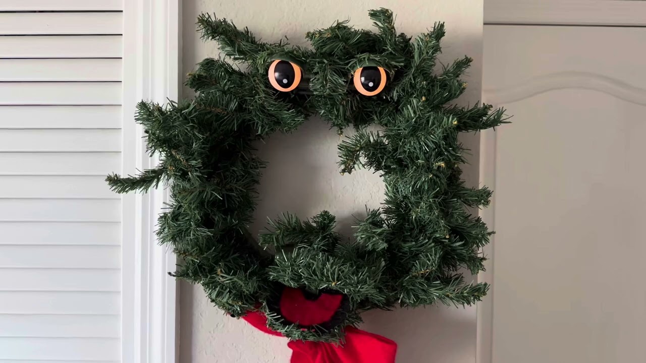 Motion and sound activated Christmas wreath (suntraders)
