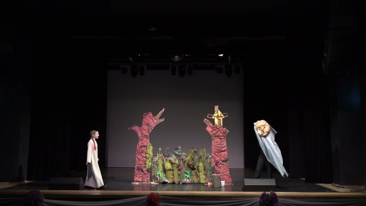 Panevežio K. Paltaroko gimnazijos teatro studijos „Dramazgis“ pasaka „Kemsynų mergaitė“