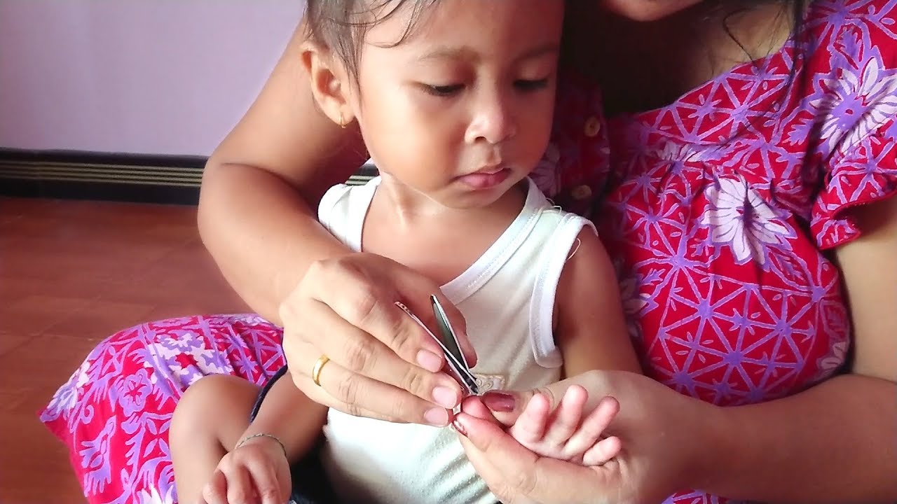 Cara Merayu Balita lucu Supaya Mau Potong Kuku - How to Trim Your Toddler's Nails