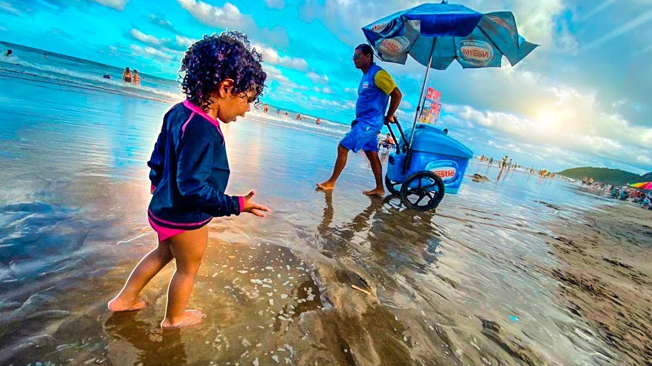 REAÇÃO DA MINHA FILHINHA AO VER A  PRAIA PELA PRIMEIRA VEZ  ⛱😍