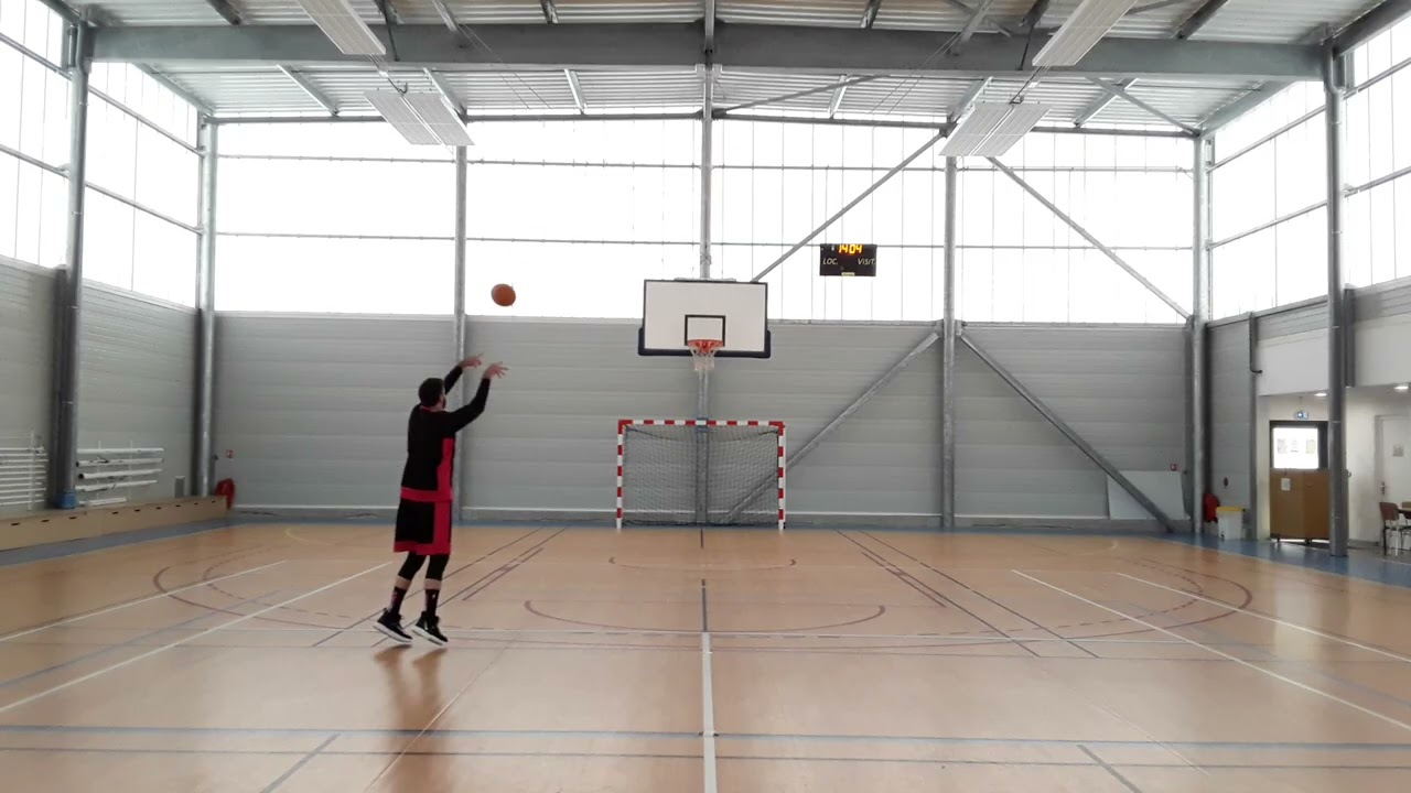 1913) 50/79 à 3pts 63% (300) 21/02/26 (95650)