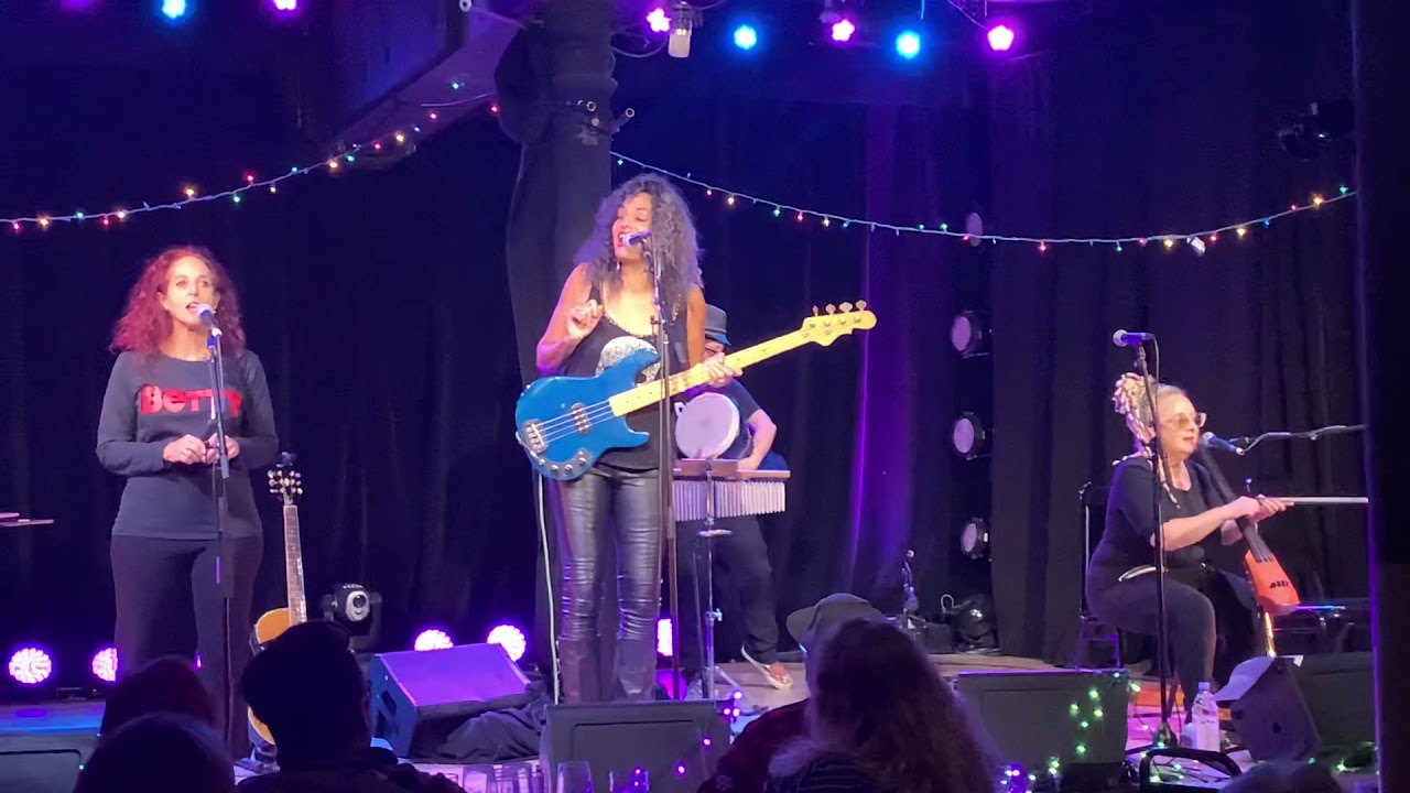 Jyn Yates & Betty in Cincinnati rock The L Word Theme song, which they wrote!