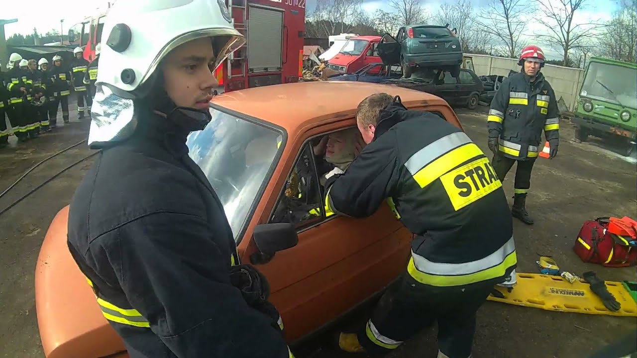 Olkusz...Szkolenie strażaków ochotników z zakresu ratownictwa technicznego.