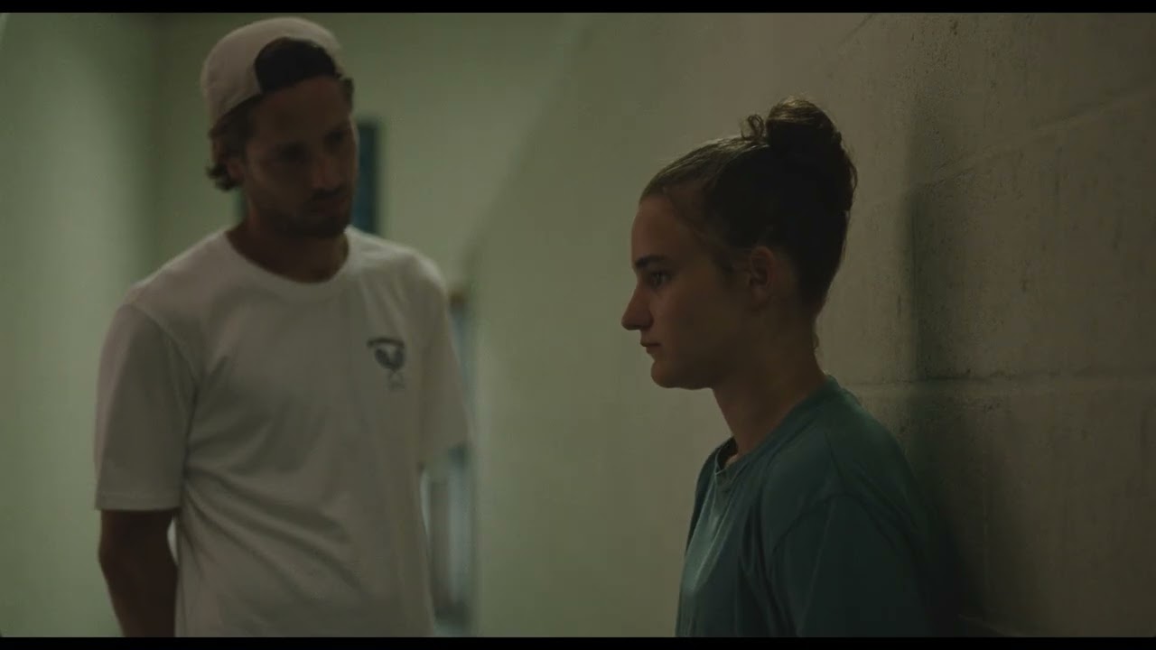 JULIE JE ODLUČILA &Scaron;UTJETI / trailer