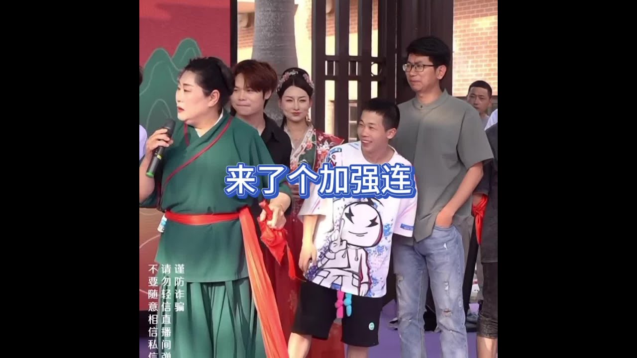 女生想找个能早点能结婚的，结果上来了好多人#王婆说媒 #开封王婆 #开封王婆太有梗了 #王干娘 #开封干娘