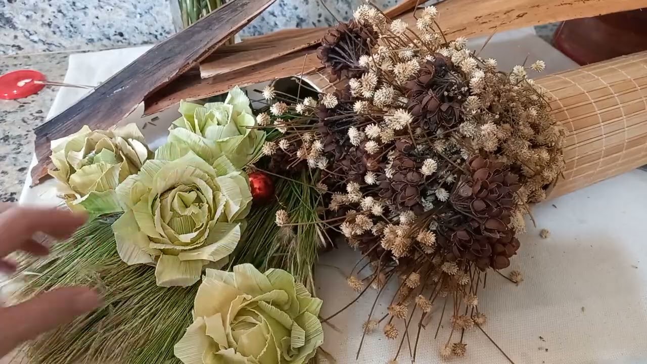 DIY ROSAS E BOQUERES COM PALHA DE MILHO VERDE