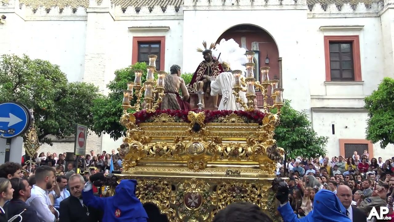 Misterio de San Esteban en la Cuesta del Bacalao con VIRGEN DE LOS REYES | Semana Santa 2023