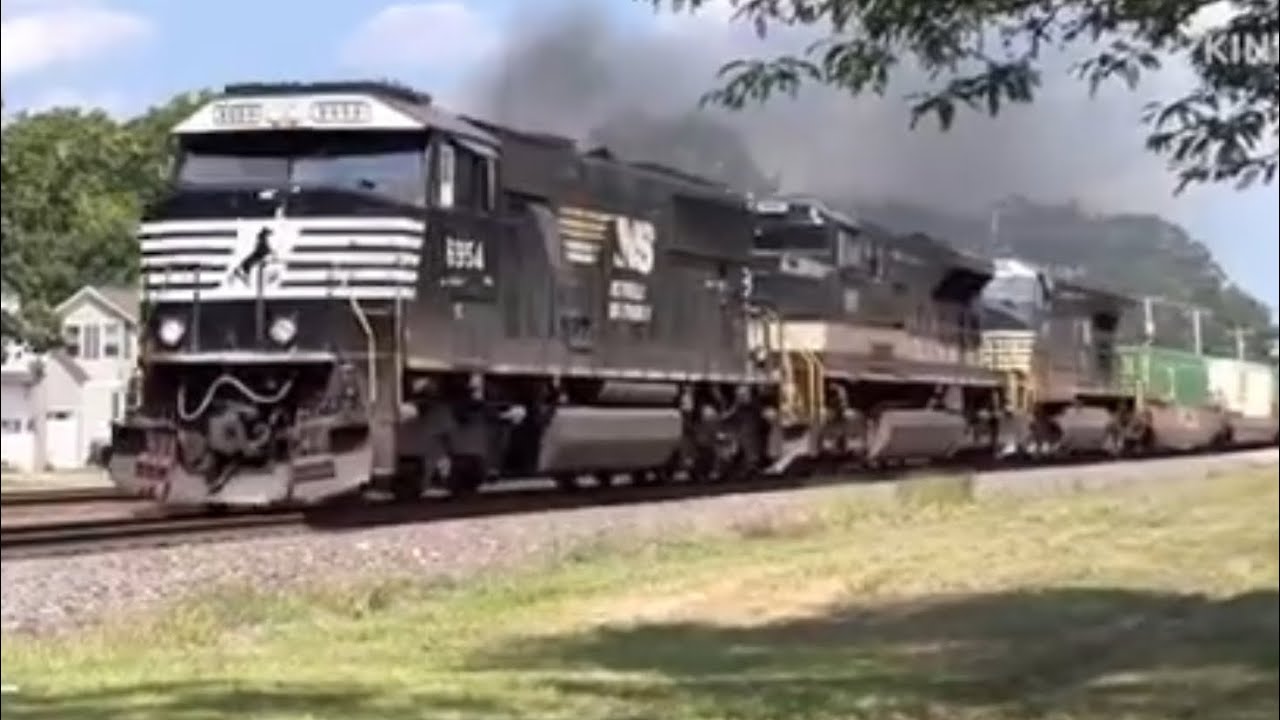 Ns 1065 on B101 and some MBTA action in Shirley!!!!! Ft @owen_6954 
