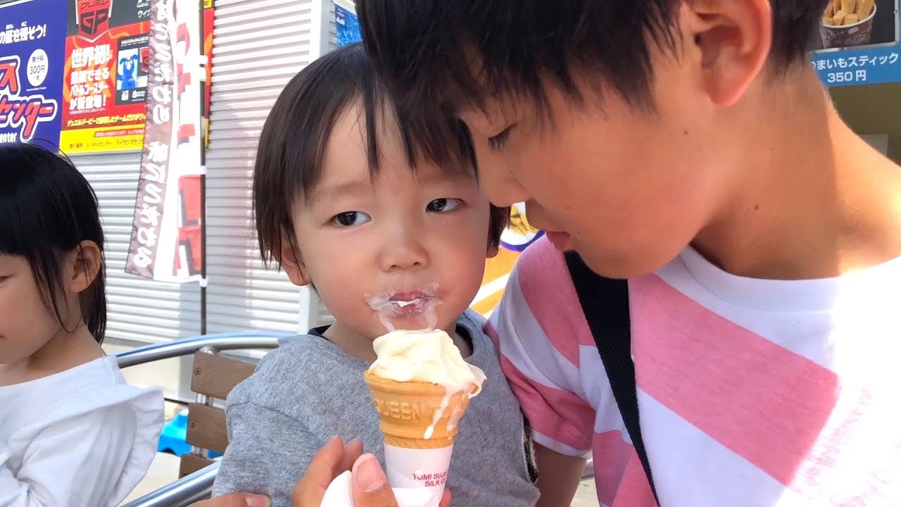 ティーンにアイスを食べさせてもらうかなたくん 最後はもたもたしてねんね 安定のかなティーン