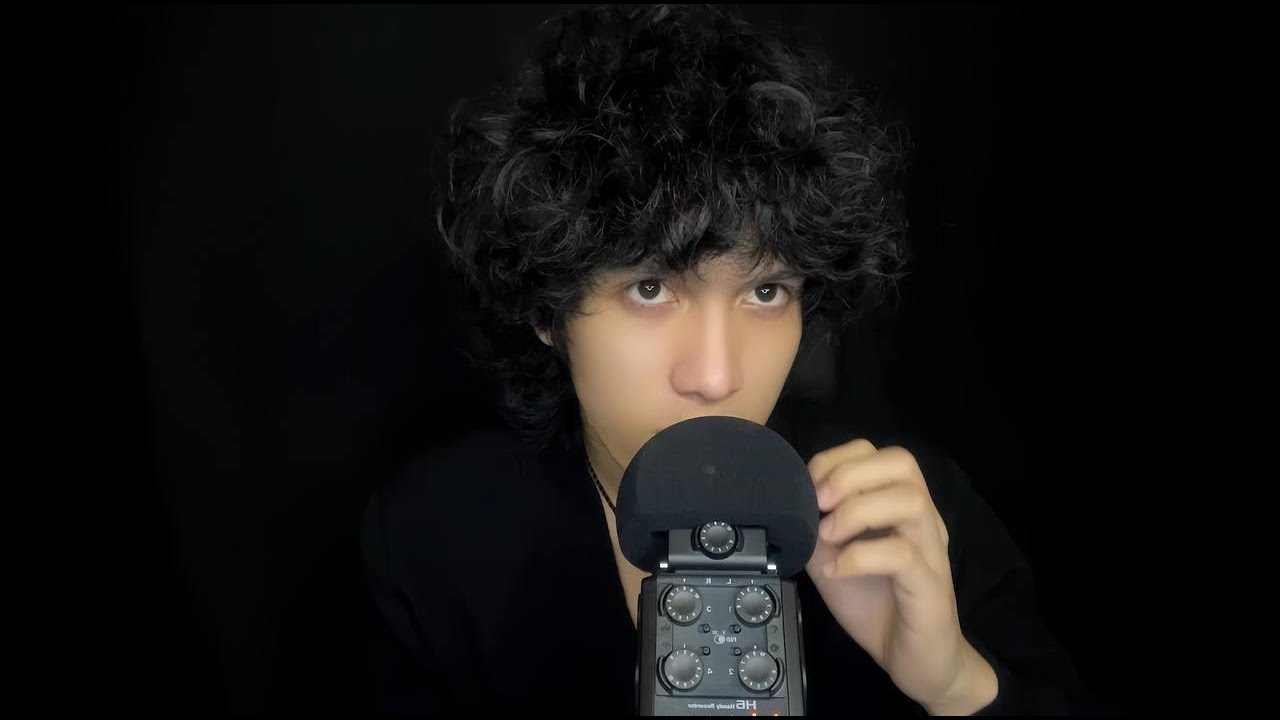 My First ASMR Video | Mic Scratching Foam Cover & Gentle Mouth Sounds ♡