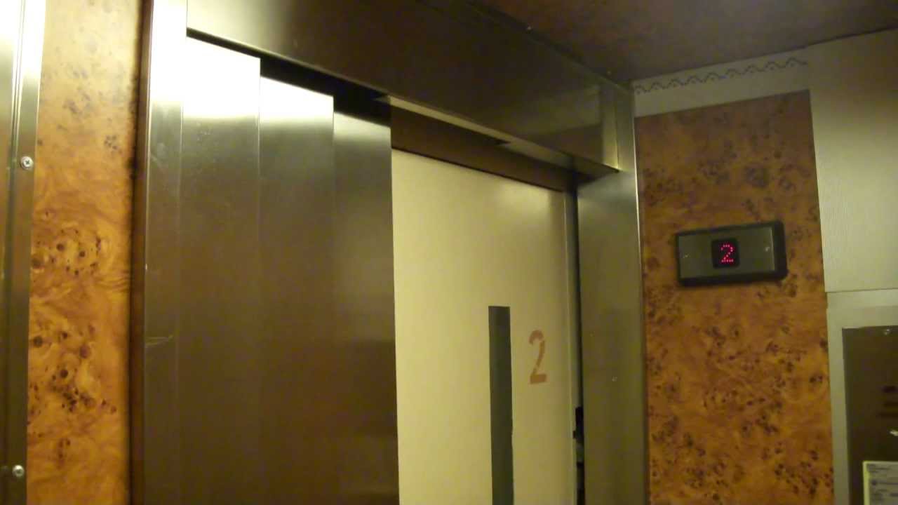 Nice ASEA Graham (Mod by: KONE) Traction elevator @ Namsoplan 5, Hudiksvall, Sweden.