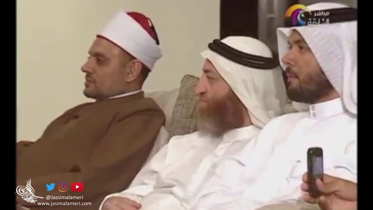 تسليم جاسم الأميري إجازة القراءات العشرعن الشيخ محمد شقرون من الشيخ بكري الطرابيشي على قناة الشارقة