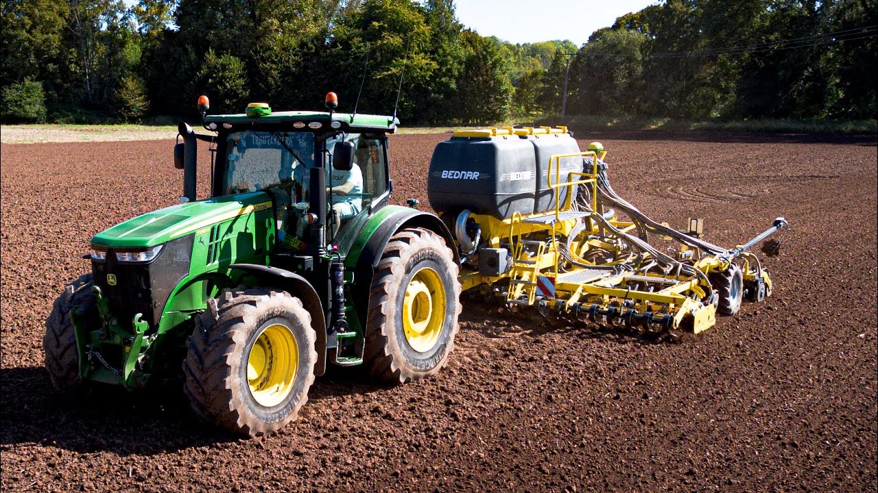 John Deere 7230r a Secí stroj Bednar Omega 