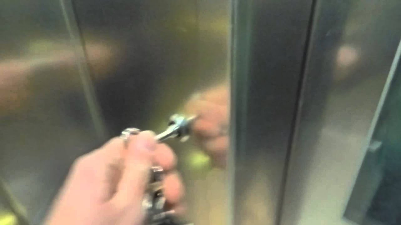 Kone hydraulic lifts on Jubilee line