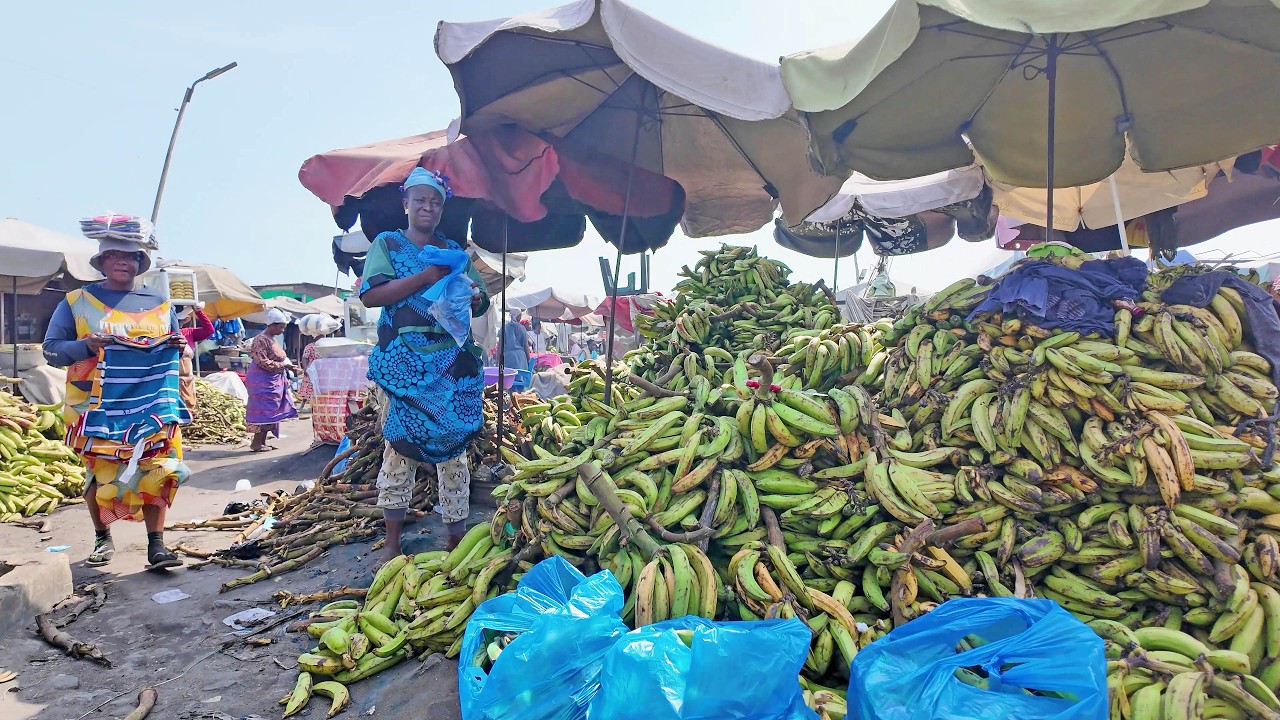 LOCAL FOOD MARKET IN GHANA ACCRA, AFRICA