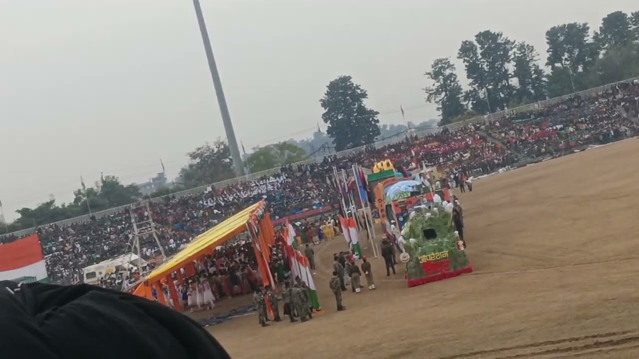 जम्मू में परेड शुरू हुई है 