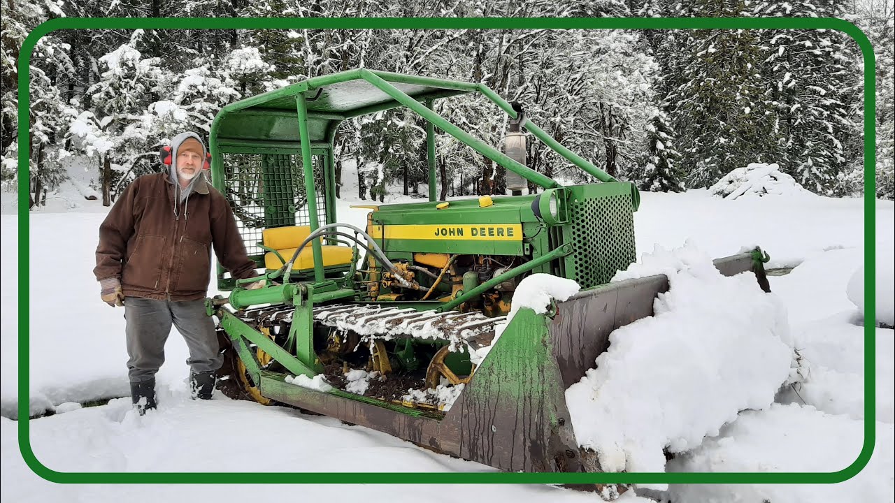 John Deere 420 Crawler in the Snow