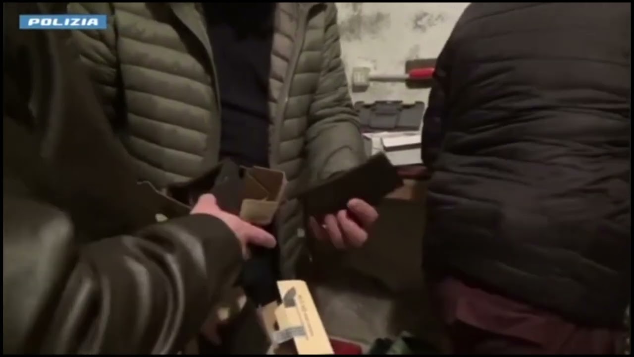 L’Aquila. Il voyeur fugge via dalle telecamere