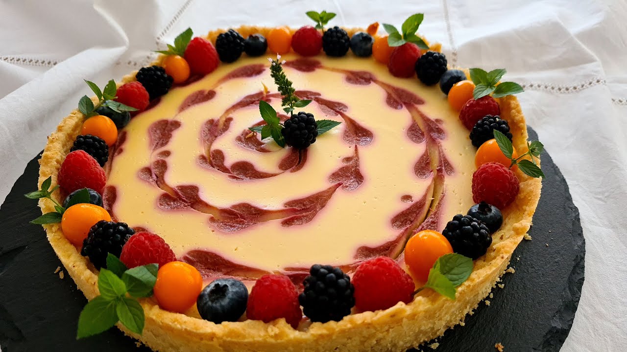 Quark Sauerrahm Tarte mit Fr&uuml;chten im Roggli (VEMMiNA)